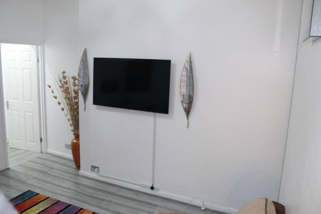 2 Bed 1St Floor Apartment-Own Entrance & Parking Portsmouth Exterior foto