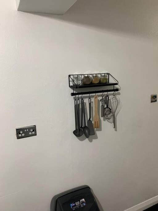 2 Bed 1St Floor Apartment-Own Entrance & Parking Portsmouth Exterior foto