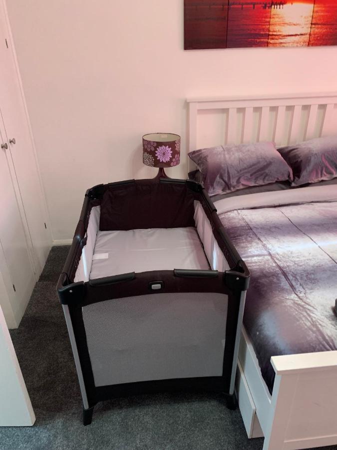 2 Bed 1St Floor Apartment-Own Entrance & Parking Portsmouth Exterior foto