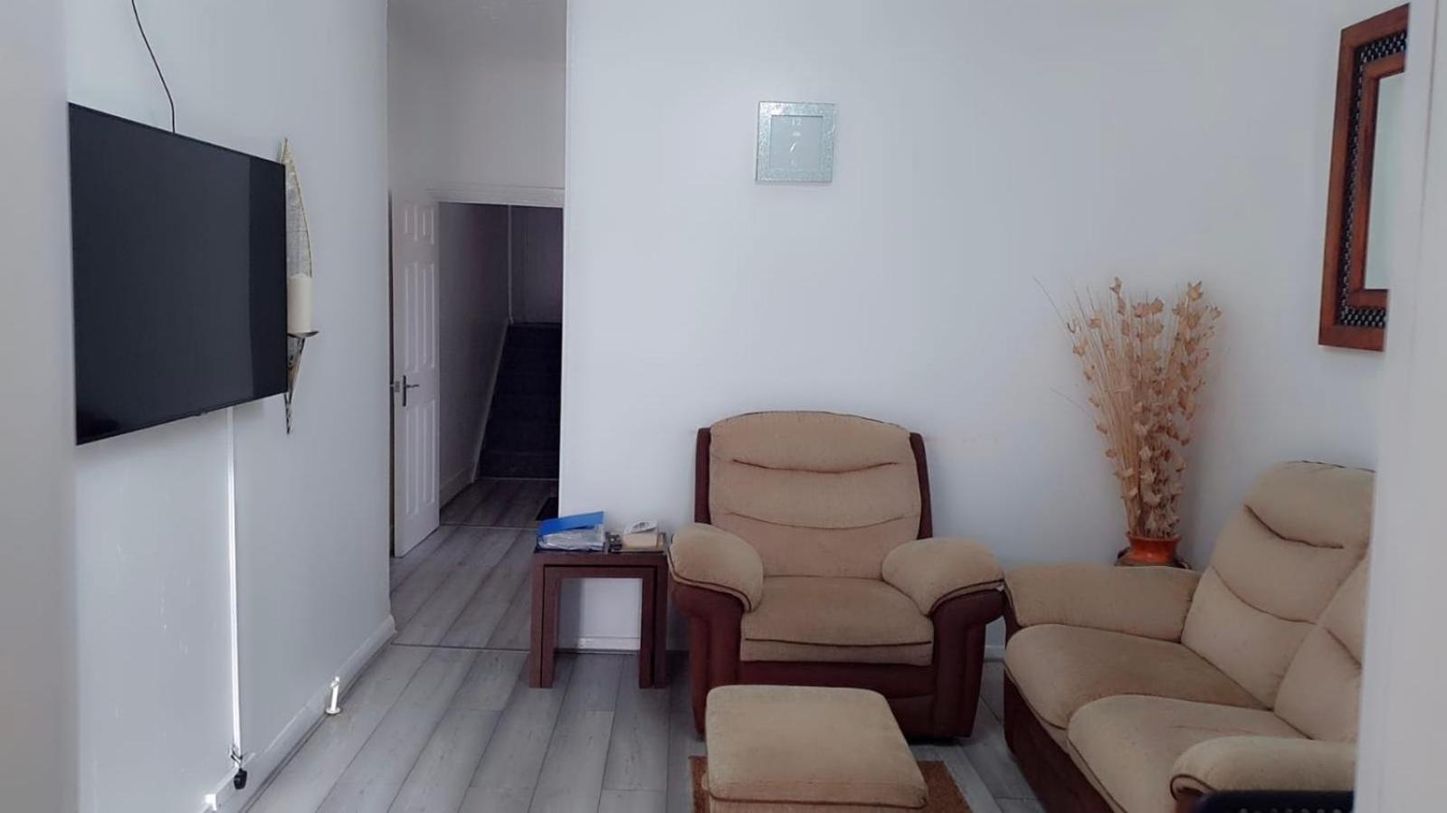 2 Bed 1St Floor Apartment-Own Entrance & Parking Portsmouth Exterior foto